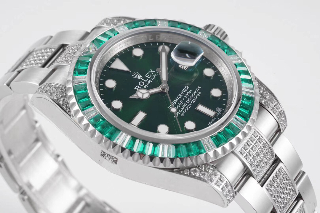 Rolex Submariner Hulk Green Dial 116610LV Men's Watch Replica in white background