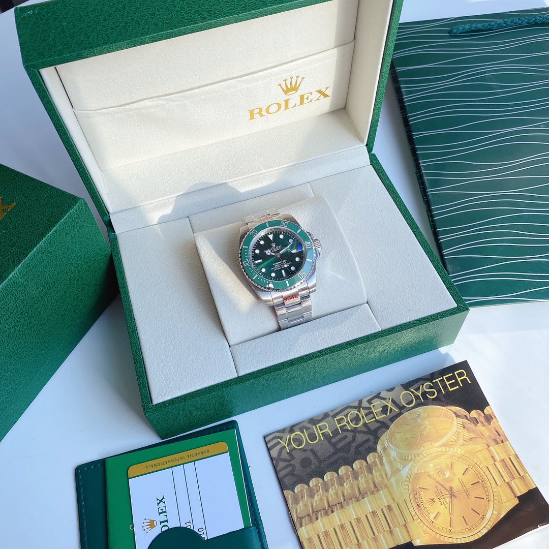 Rolex Submariner 116610LV-0002 front view in box