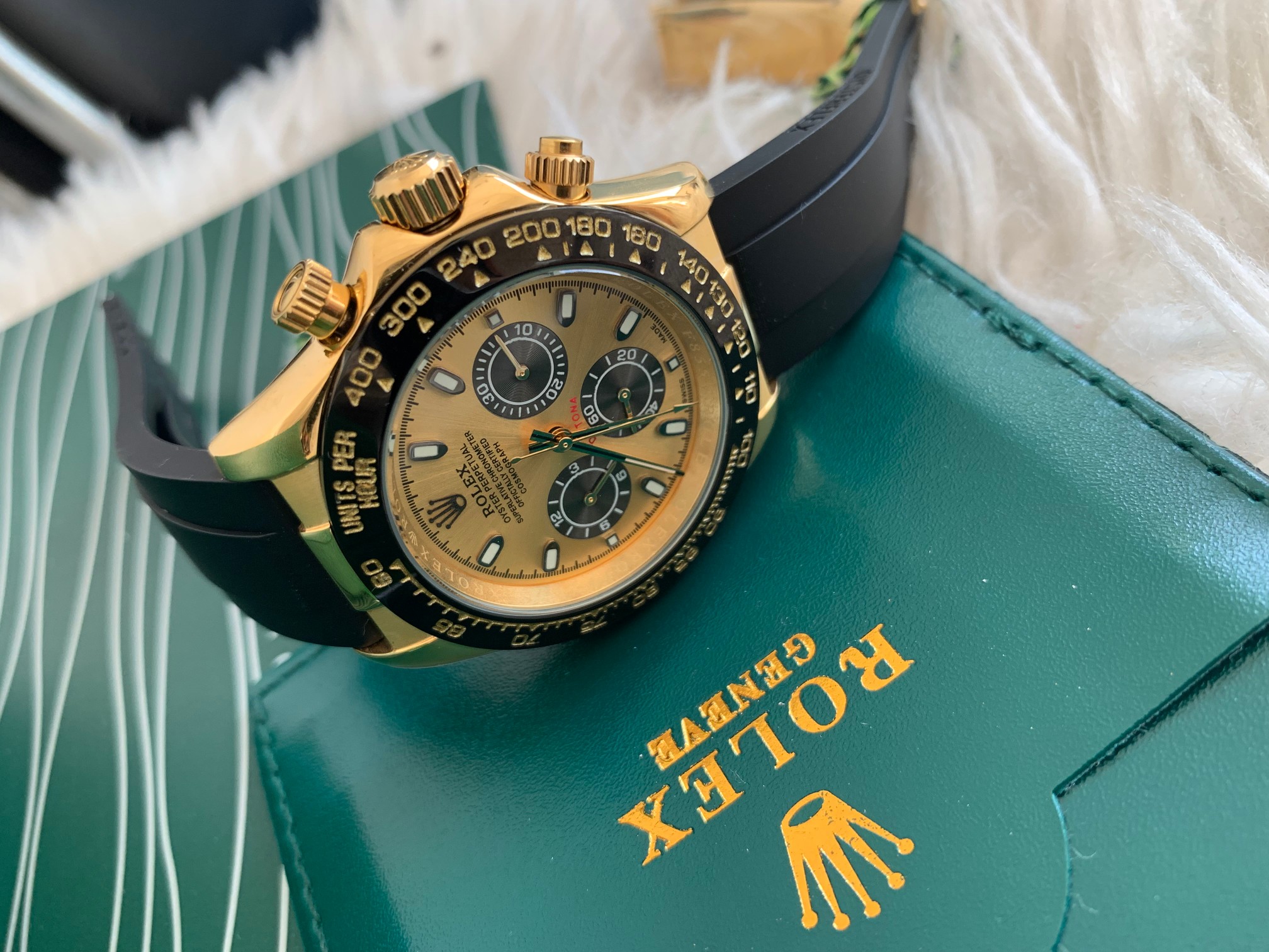 Rolex Cosmograph Daytona dial side placed on Rolex green box